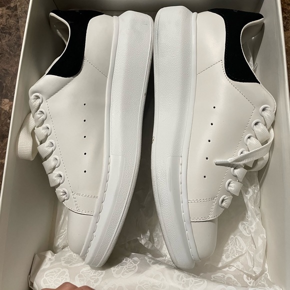 Alexander McQueen Sneakers - Picture 1 of 9